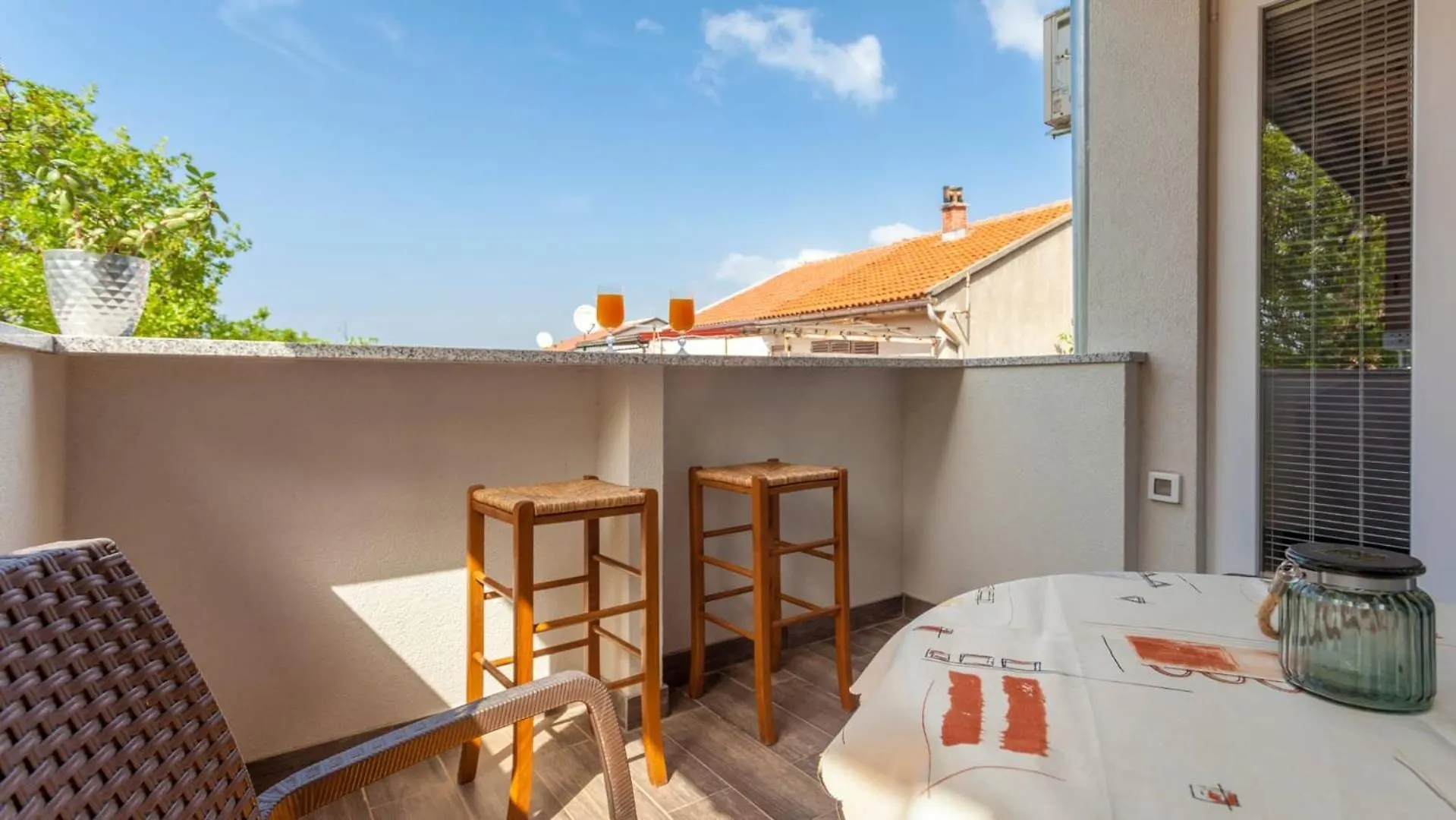 Apartments With Wifi Njivice, Krk - 21713
